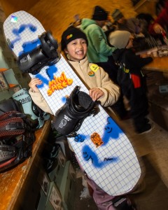 Bataleon-Minishred_2025-Bataleon-Snowboards_-product-image-2025-kids-snowboard-4_03a5adfc-0704-410e-81b7-0cf312c42e97.jpg