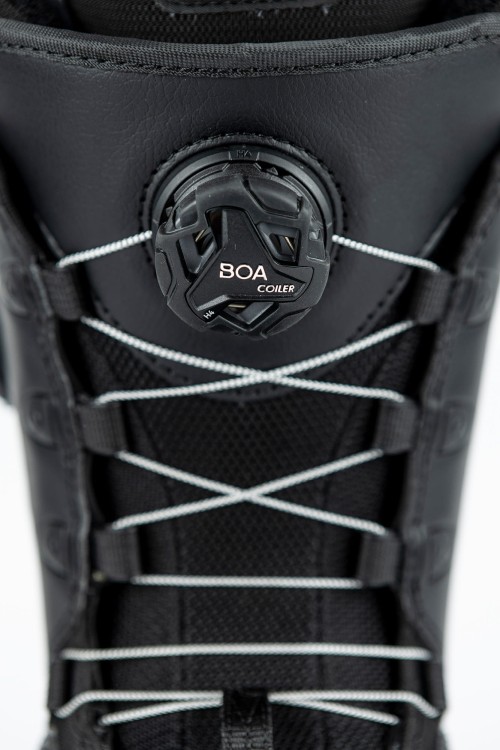 848680-001_Crown-BOA_Black_Detail-3-1334x2000-7a3ba156-9063-4e61-a235-1336f69c3f04.jpg