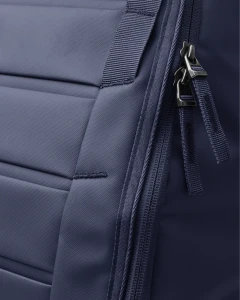 Hugger_30L_Blue_hour_Material.1.png