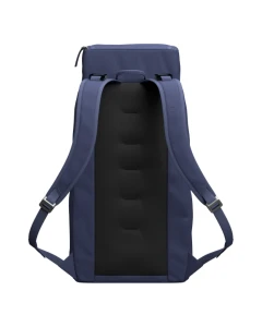 Hugger_2030L_20Blue_20Hour03-5.png