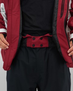 587_5dabb71c2e-bmaw25-nostalgia-jacket-red-snowgate-ulrik-web-2400.jpg