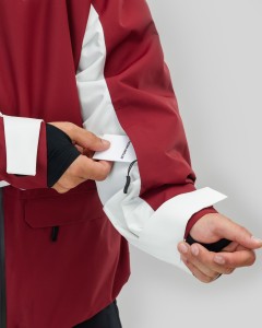 587_27d349018e-bmaw25-nostalgia-jacket-red-cardpocket-ulrik-web-2400.jpg