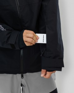 593_dd59290237-bmaw25-fullzip-black-card-ludde-web-2400.jpg
