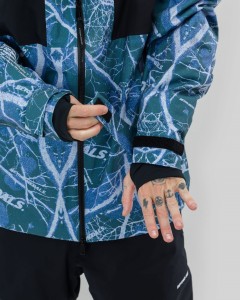 592_d497b60859-bmaw25-fullzip-shirakaba-hand-kevin-web-2400.jpg