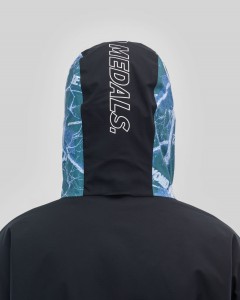592_78df947eed-bmaw25-fullzip-shirakaba-hoodback-kevin-web-2400.jpg