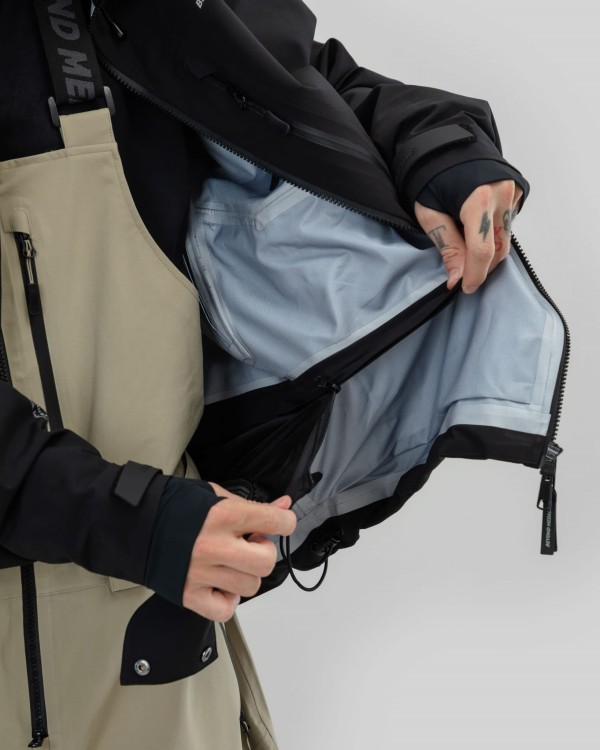 599_1d10d13793-bmaw25-protech-black-snowgatezip-kevin-web-2400.jpg
