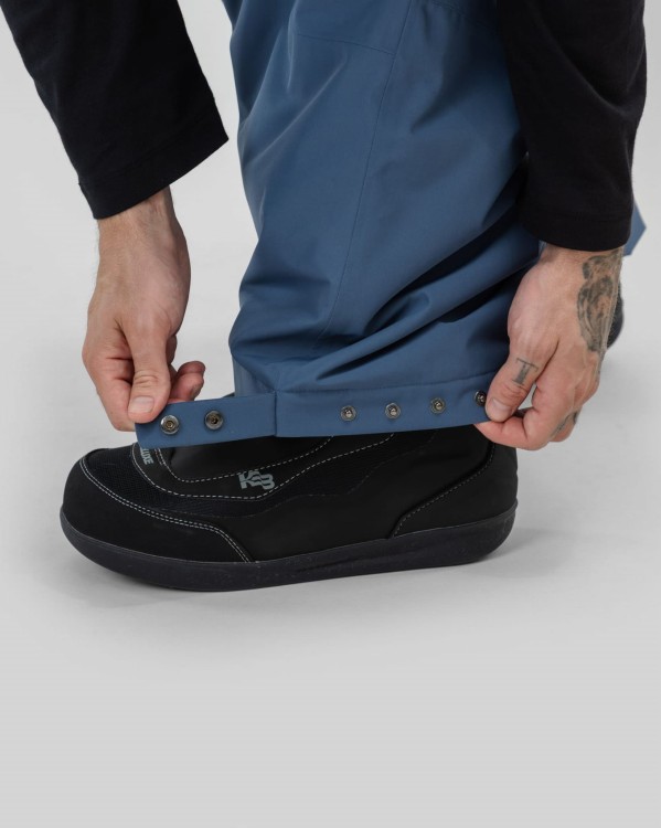 586_be42b372b3-bmaw25-nostalgia-pants-blue-buttons-kevin-web-2400.jpg