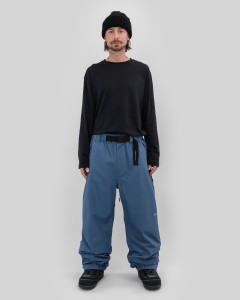 586_89073abcbd-bmaw25-nostalgia-pants-blue-full-kevin-web-2400.jpg
