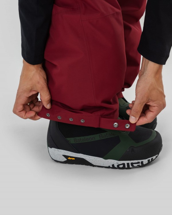 586_fc76461d04-bmaw25-nostalgia-pants-red-buttons-ulrik-web-2400.jpg