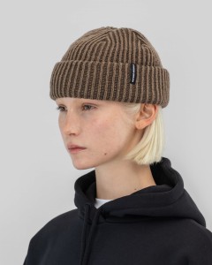 563_d4b175d7e4-bmaw25-short-beanie-brown-woman-45-2400.jpg