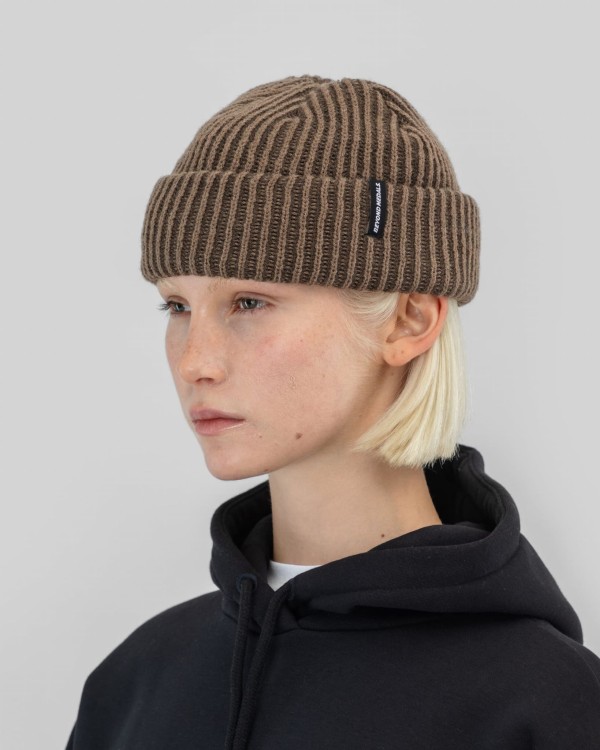 563_d4b175d7e4-bmaw25-short-beanie-brown-woman-45-2400.jpg