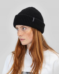 564_fa5c06b5f8-bmaw25-waffle-beanie-black-45-solvej-web-2400.jpg