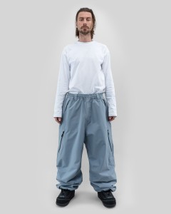 620_6d4eabd43e-bmaw25-parkpants-tech-blue-full-kevin-web-2400.jpg