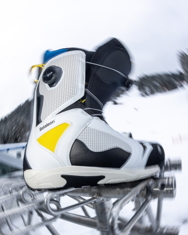 2526-bataleon-rave-mns-white-2526_Bataleon_1512_Flachau_Craig_Robinson_H5A9144.jpg