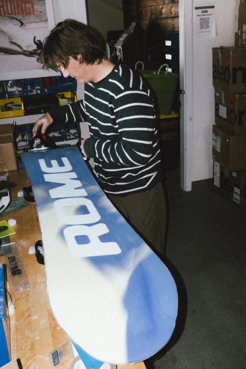 2627-VIPER-ITW-3-DESKJOBMAX.jpg