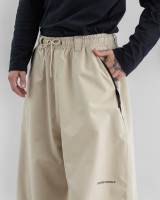 BMAW26-park-pants-beige-pocket-Kevin-web.jpg