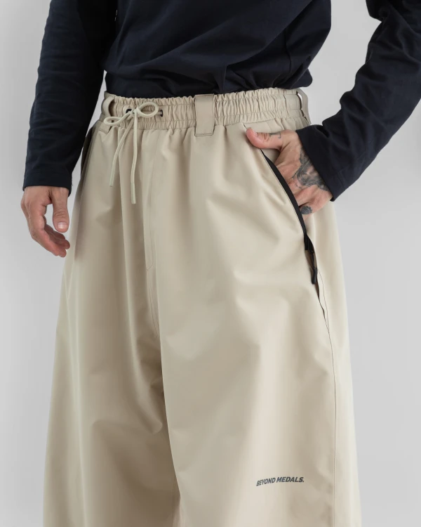 BMAW26-park-pants-beige-pocket-Kevin-web.jpg