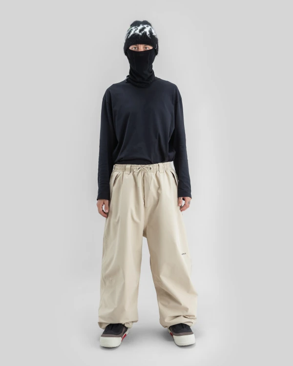 BMAW26-park-pants-beige-full-Kevin-web.jpg