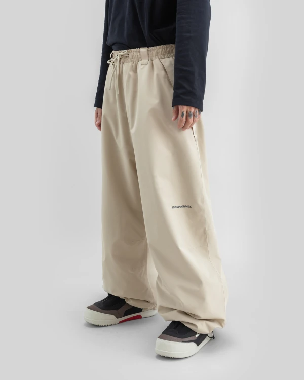 BMAW26-park-pants-beige-45-Kevin-web.jpg